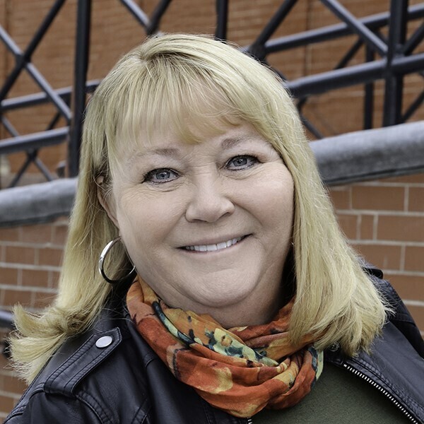 Kelly K. Gardner, Licensed Real Estate Associate Broker, Certified Relocation Specialist & Certified Global Luxury Agent